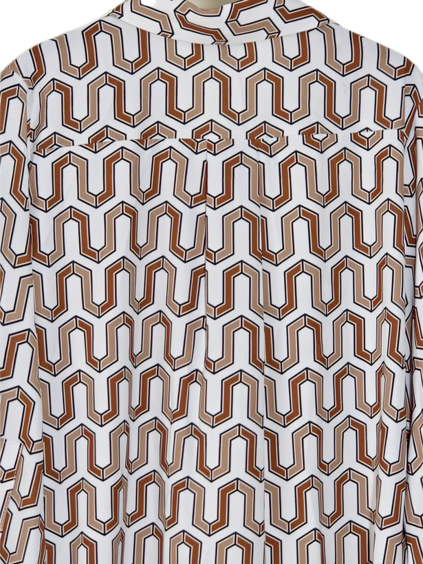 پشت شومیز از نزدیک