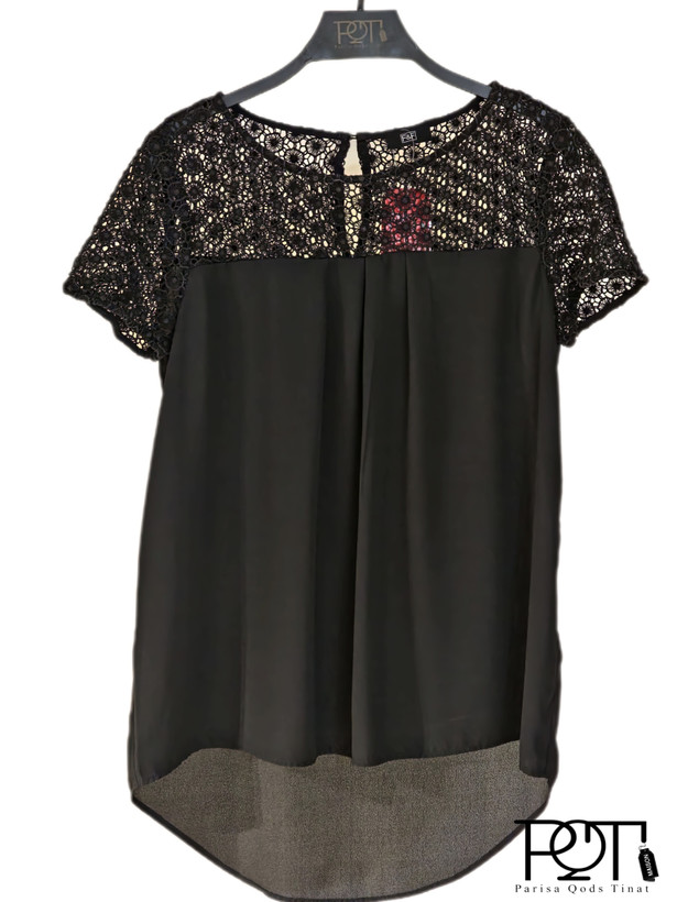 پشت بلوز با تک دکمه بسته میشه